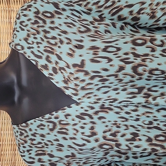 Adrienne women's blouse - Picture 2 of 5